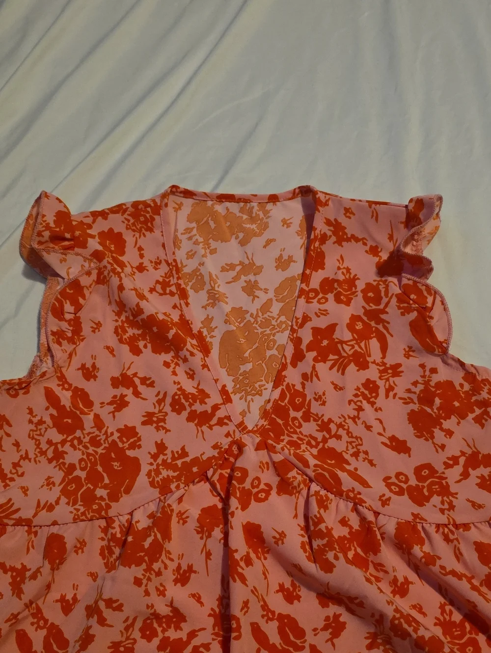 💥5 For $20 SHEIN Pink Top with Red Floral Print and Flutter Sleeves - Picture 2 of 4